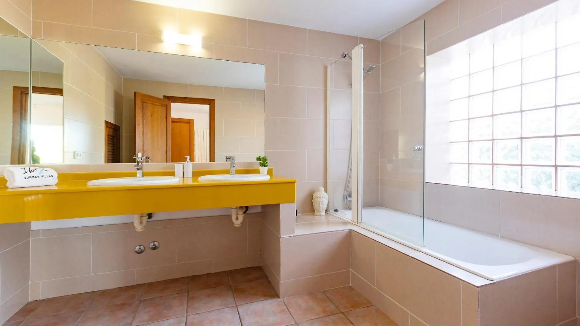 Villa Near San Antonio Sleeps 11