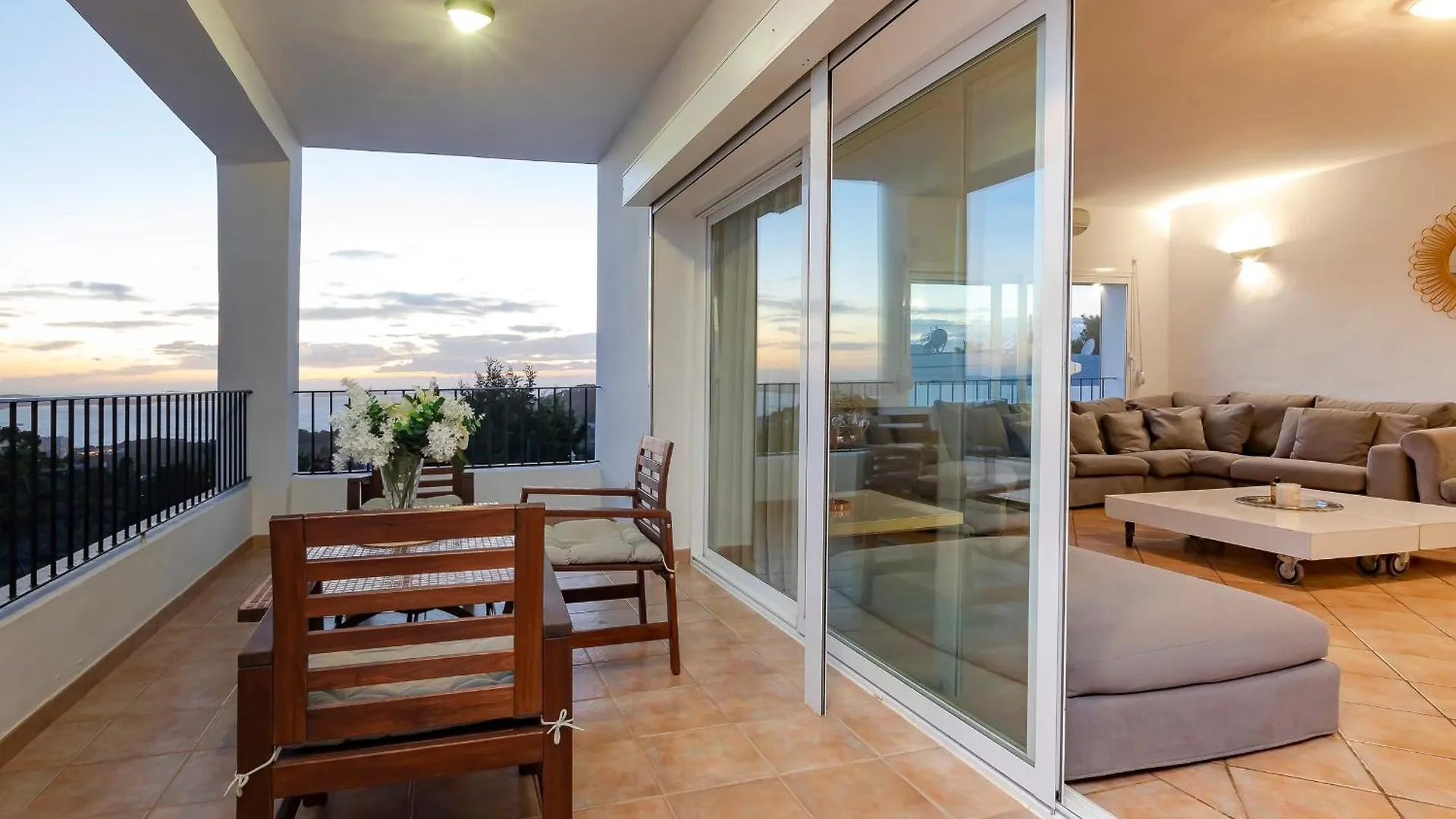 Villa Near San Antonio Sleeps 11