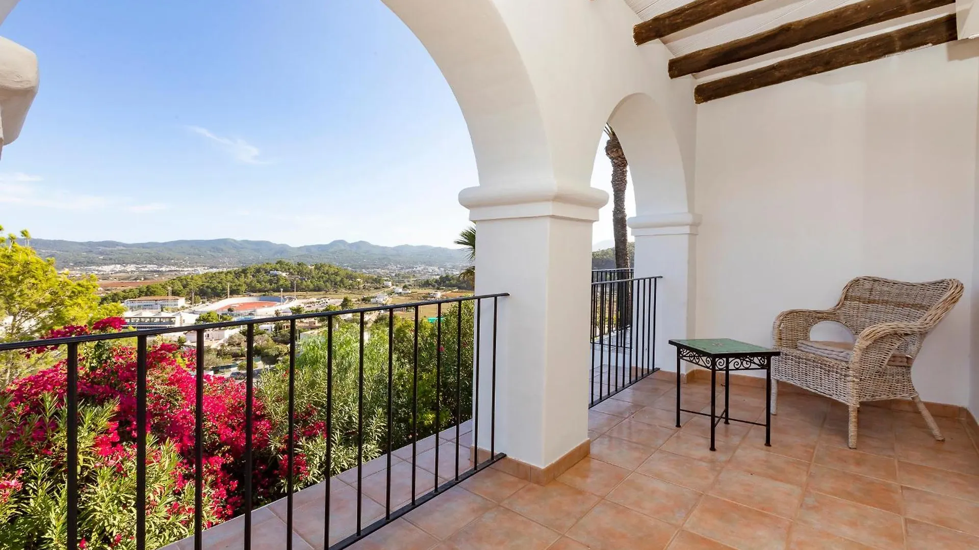 Villa Near San Antonio Sleeps 11