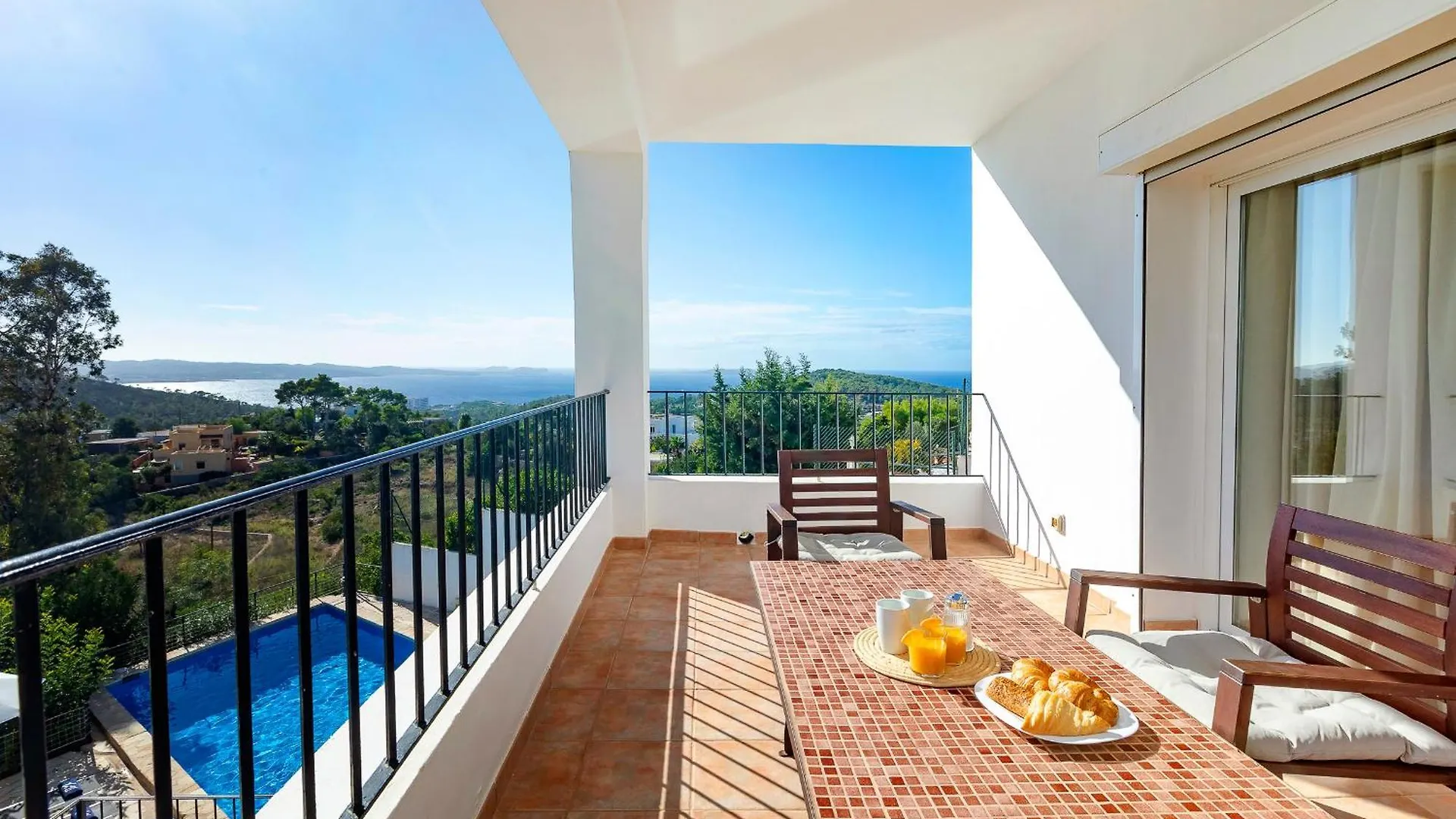 Villa Near San Antonio Sleeps 11