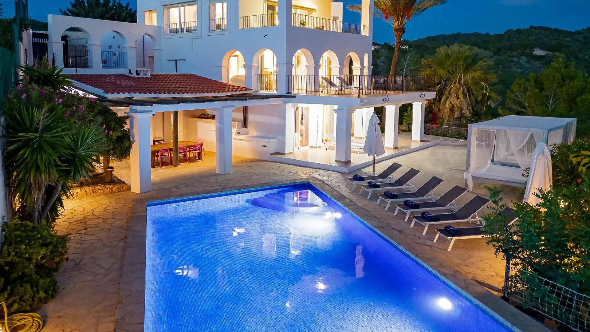 Villa Near San Antonio Sleeps 11 location