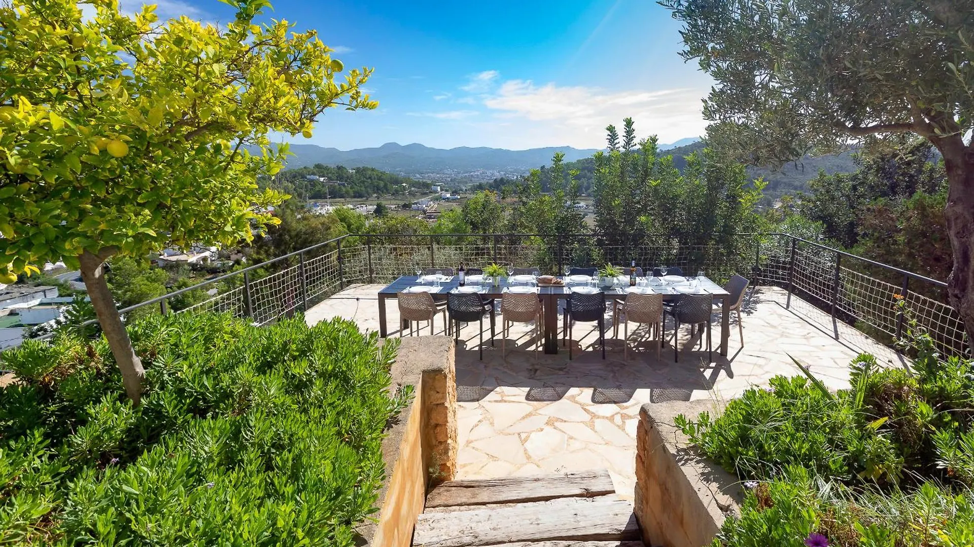 Villa Near San Antonio Sleeps 11