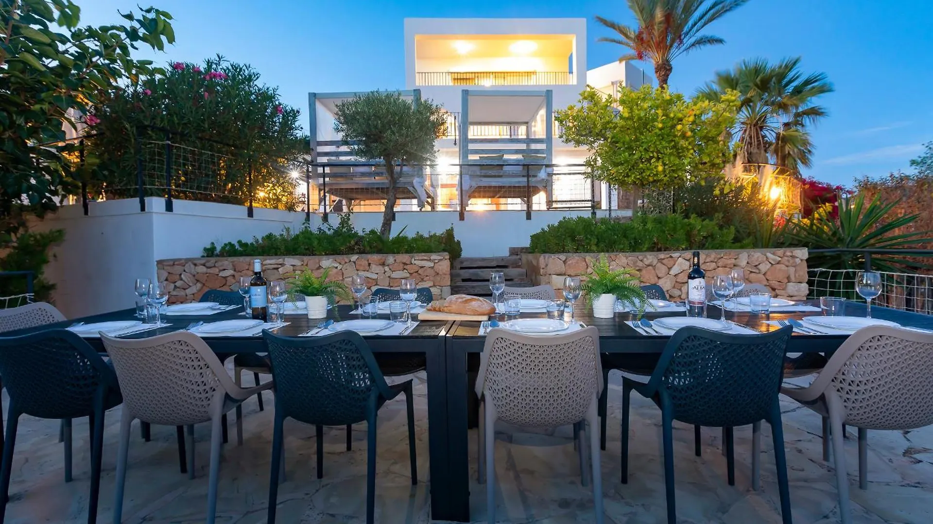 Villa Near San Antonio Sleeps 11